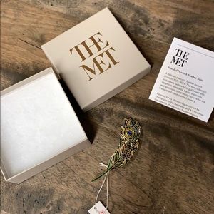NWT The Met Jeweled Peacock Feather Brooch